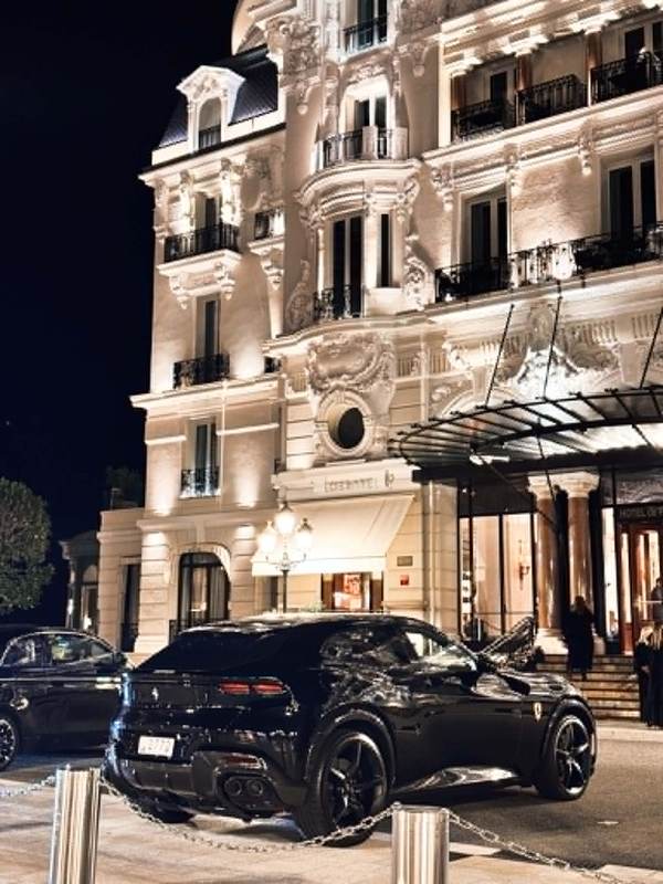 Ferrari Purosangue · Hotel de Paris, Mónaco